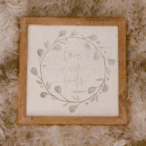 Sign says love never fails!✨